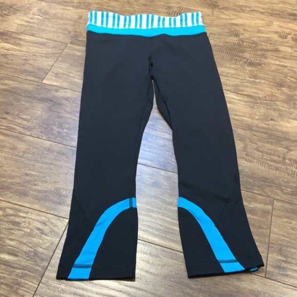 Lululemon capris blue and white waist band - Picture 2 of 9